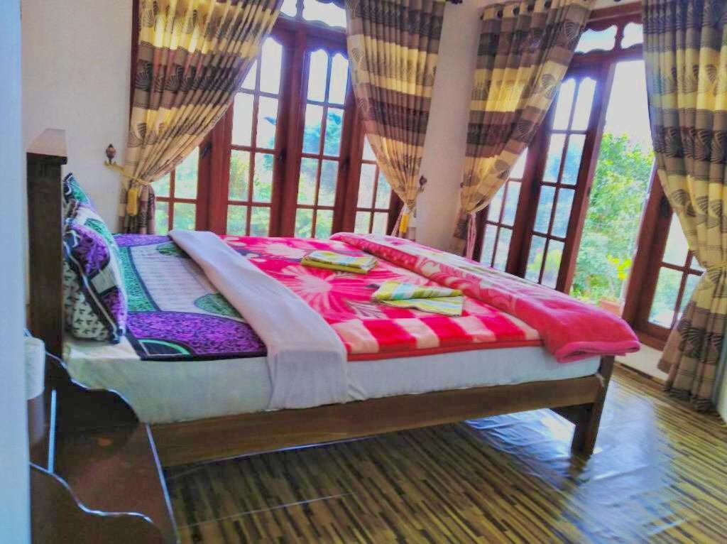 Travellers Nest Inn Нувара-Элия Экстерьер фото